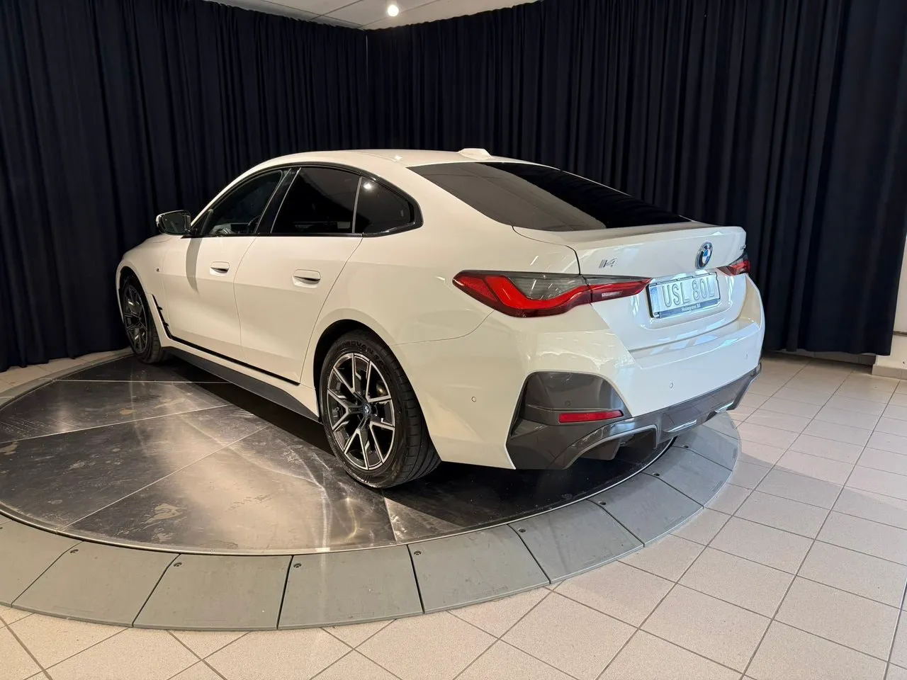 Vehicle image 4