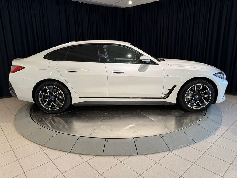 BMW i4 bild 8