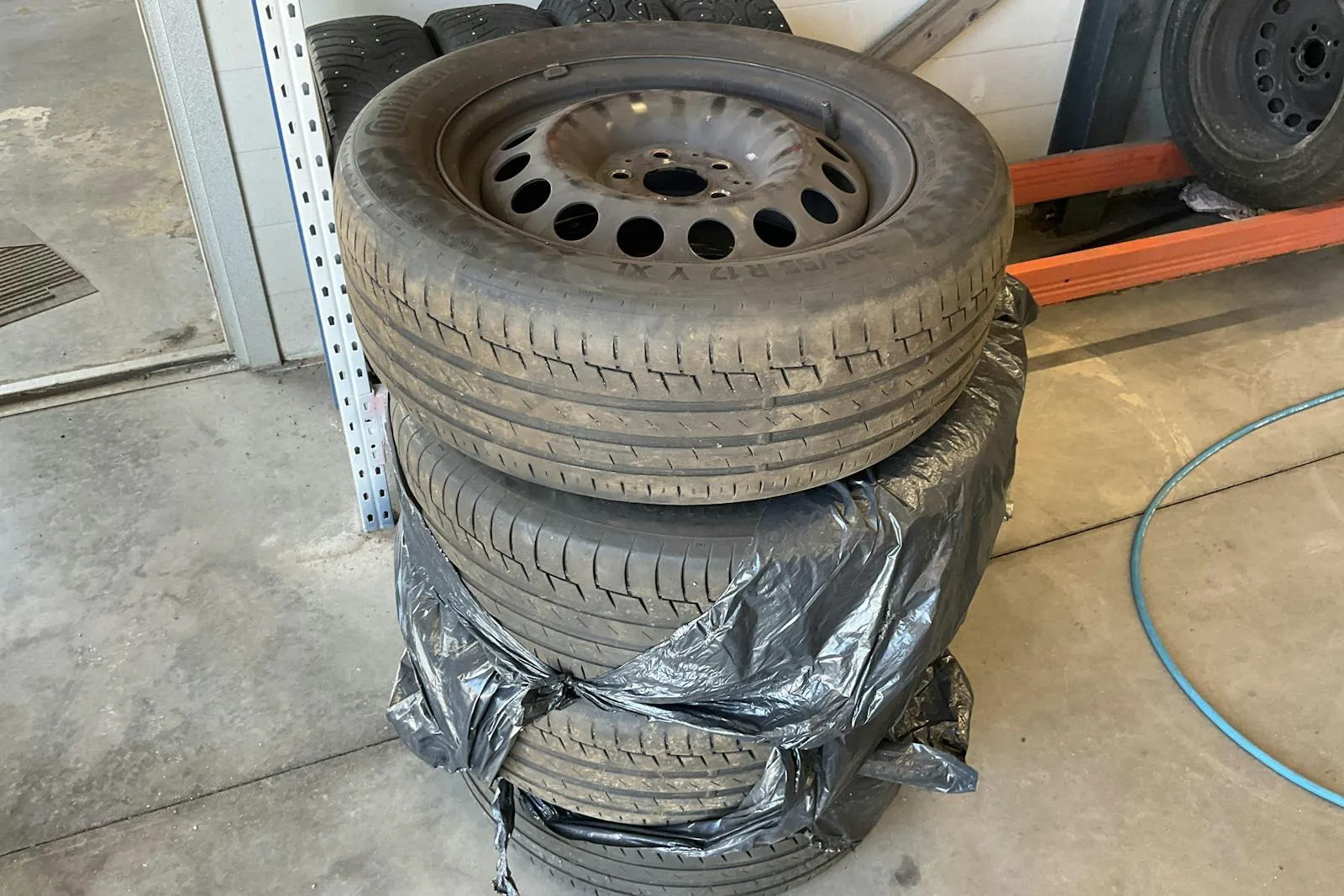 Vehicle image 15