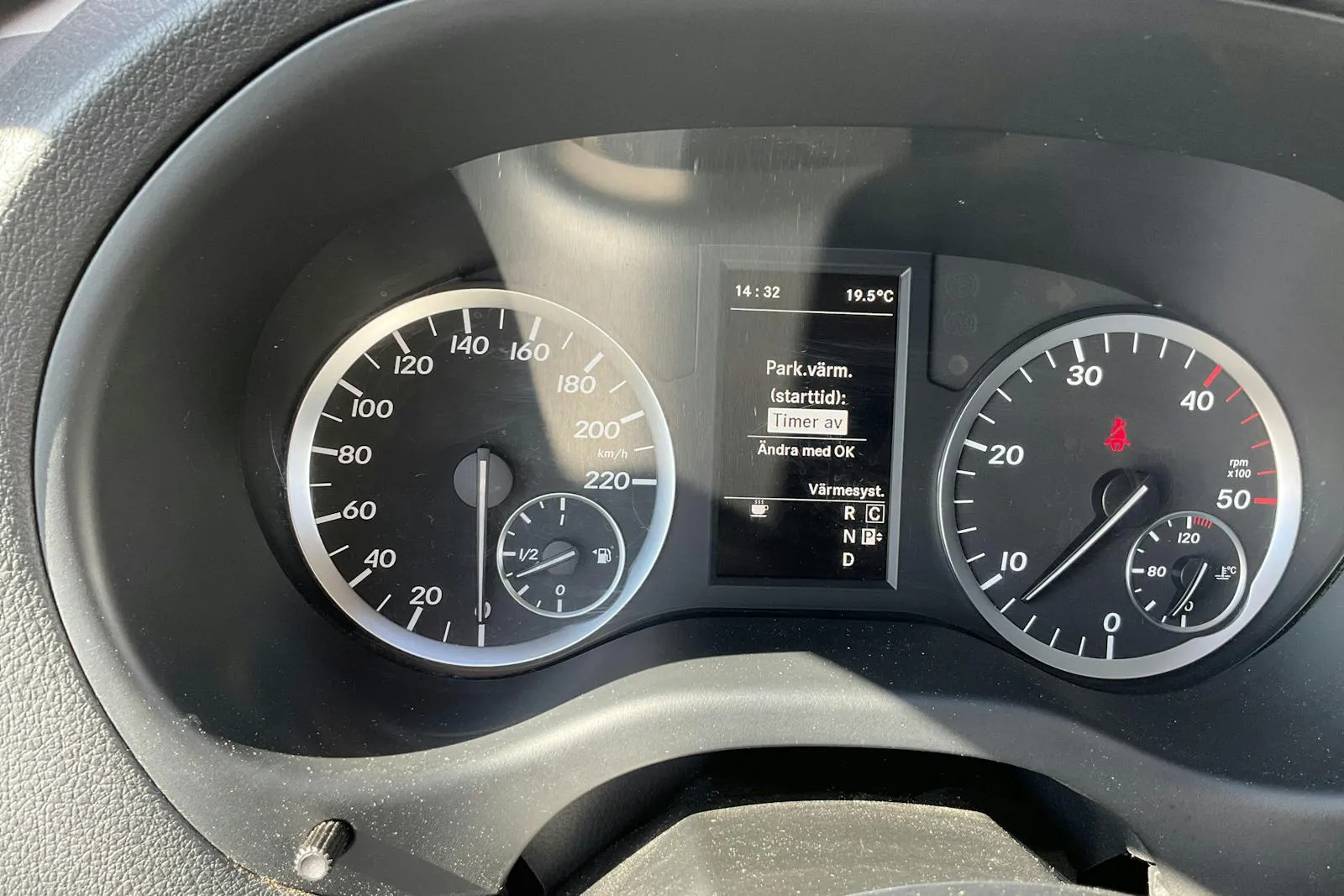 Vehicle image 14
