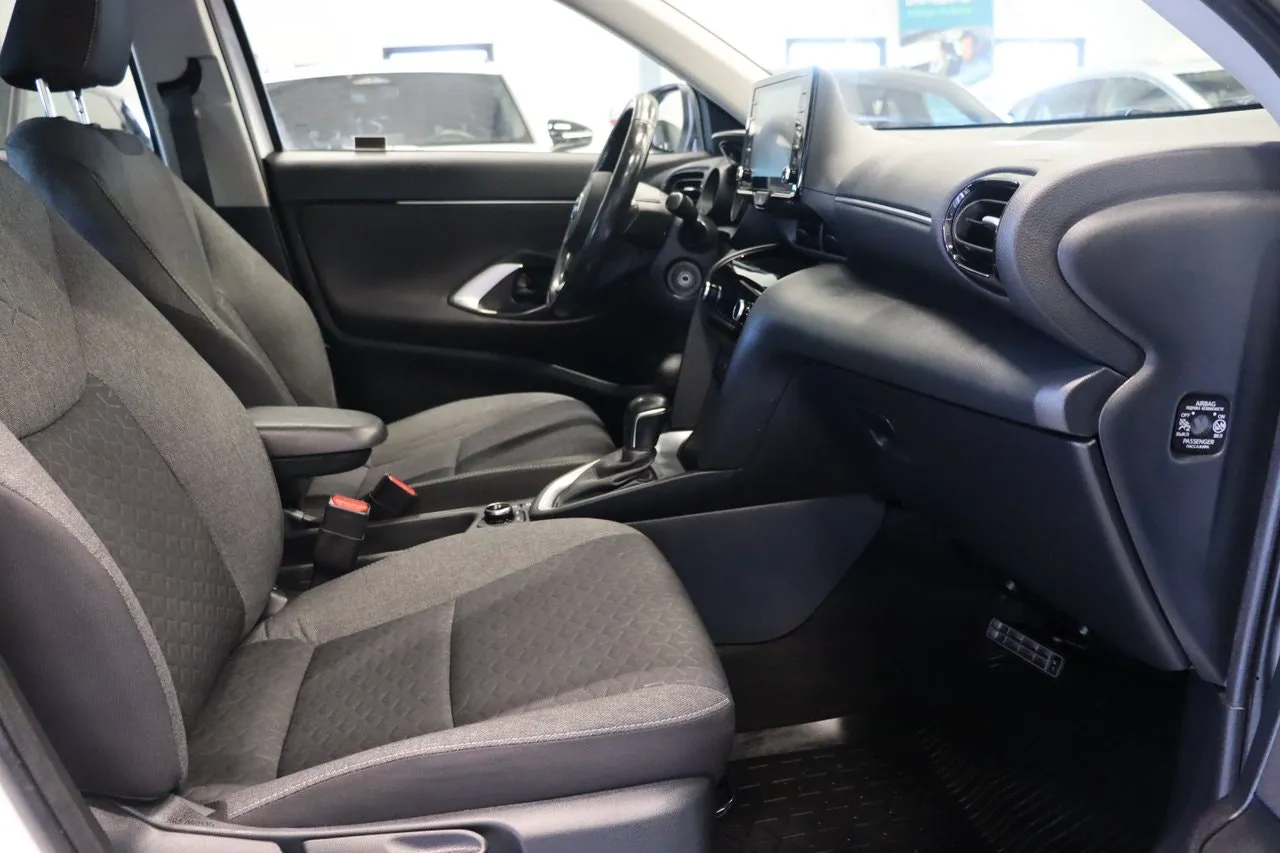Vehicle image 6