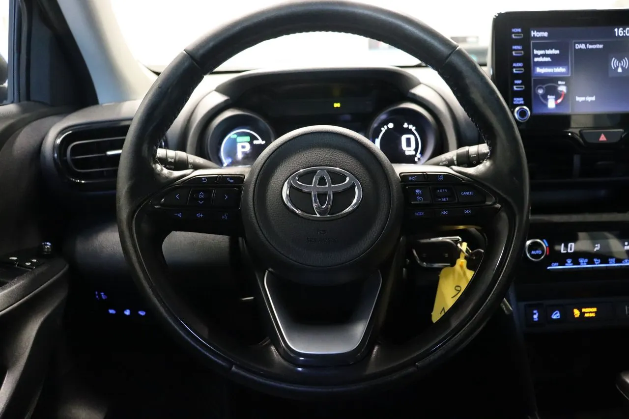 Vehicle image 10
