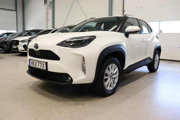 Toyota Yaris Cross Hybrid AWD-i Active B-Kam M-Värm Carplay/Android 116hk - 2023