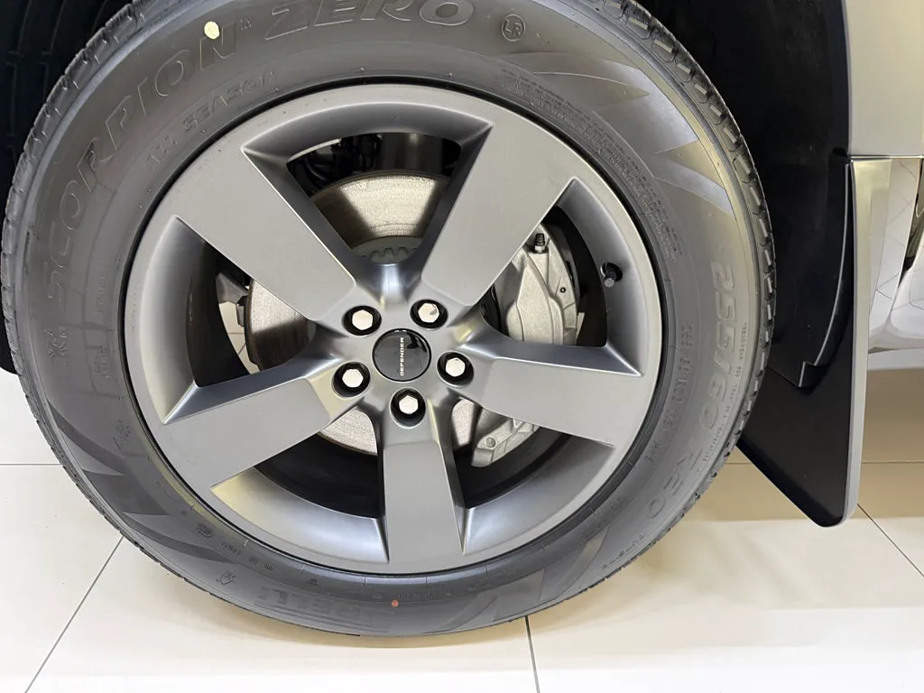 Vehicle image 6