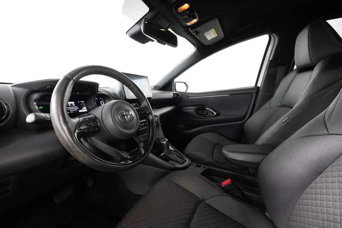 Vehicle image 15