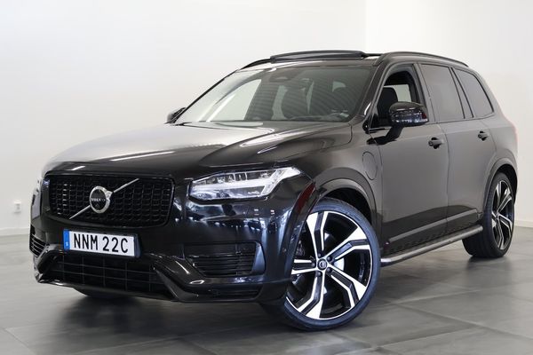 Volvo XC90 7-Sits Recharge T8AWD UltimateDark V-Hjul Drag PanoMOMS - 2023