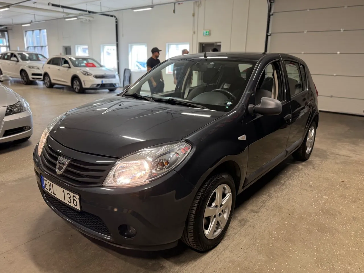 Vehicle image 5