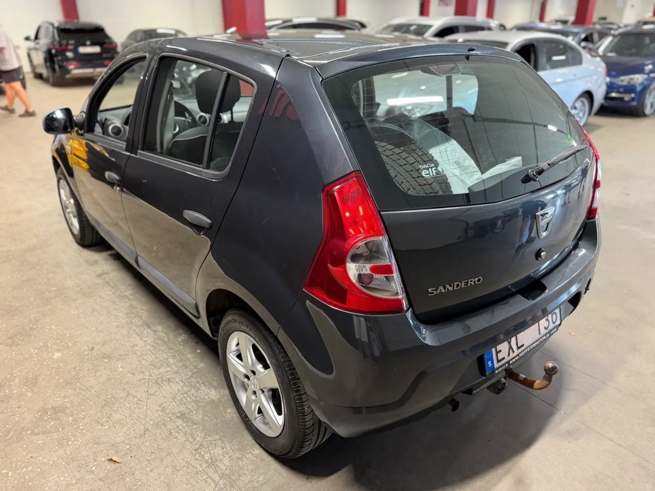 Vehicle image 4