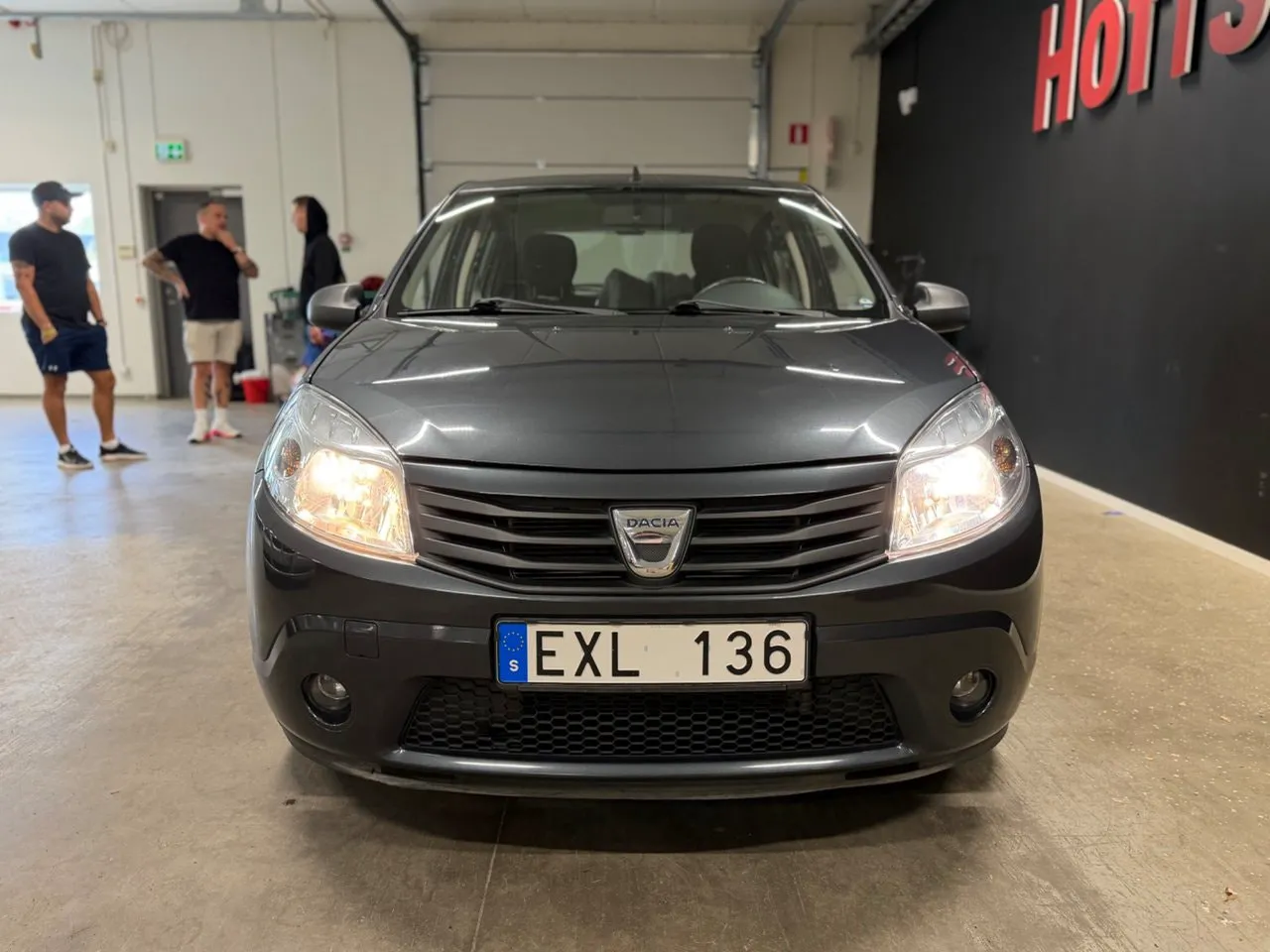 Vehicle image 6
