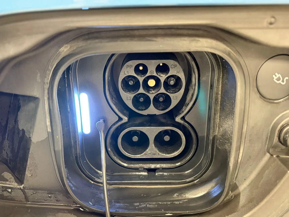 Vehicle image 21
