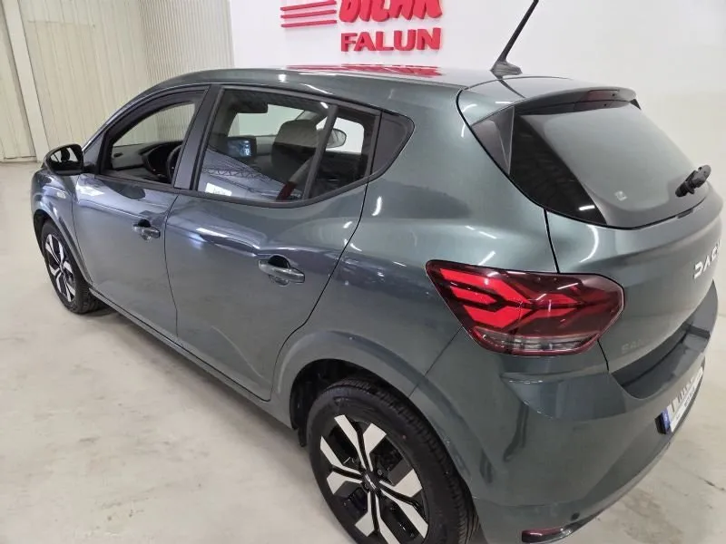 Vehicle image 8