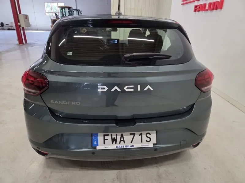 Vehicle image 6