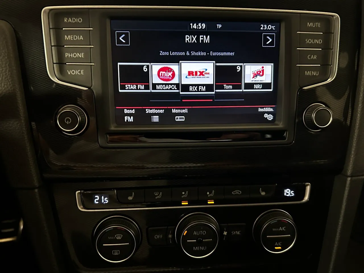 Vehicle image 14