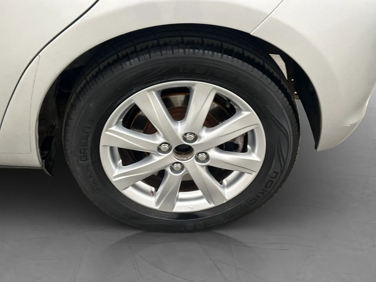 Vehicle image 25