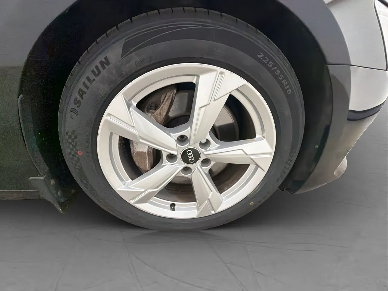 Vehicle image 32