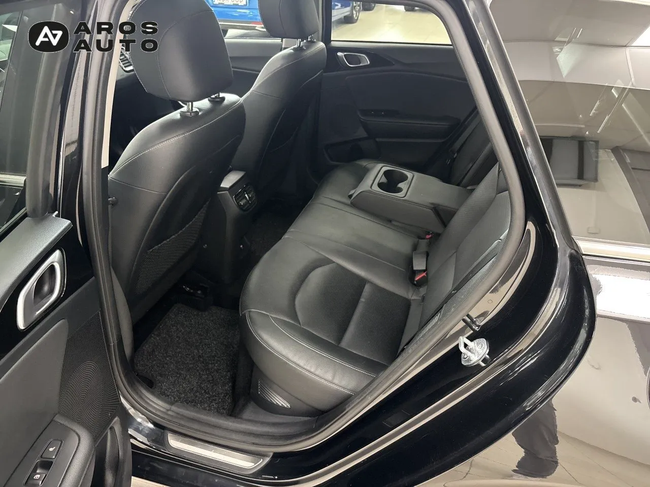 Vehicle image 8