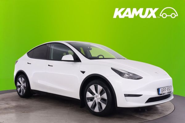 Tesla Model Y Long Range AWD Drag Pano Moms - 2023