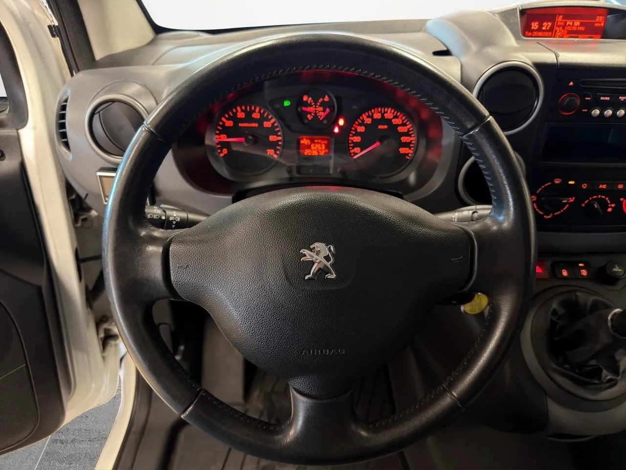 Vehicle image 11