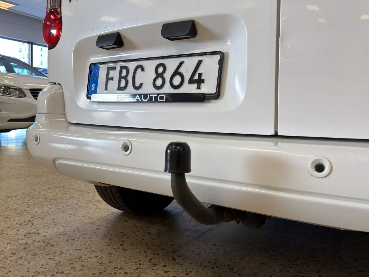 Vehicle image 18