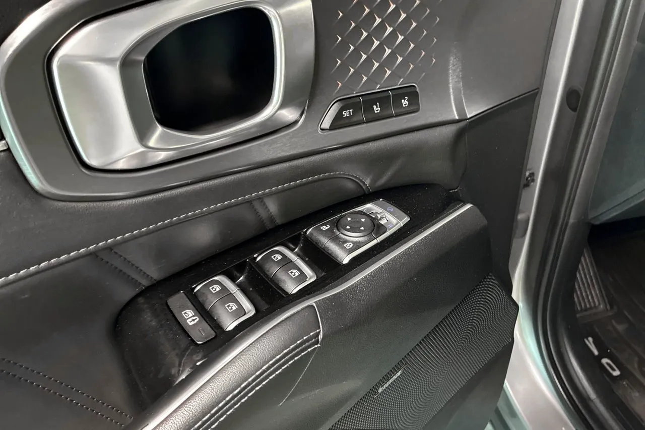 Vehicle image 23