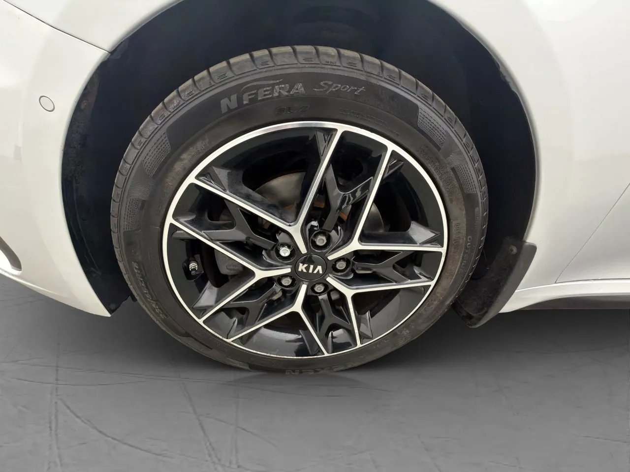 Vehicle image 32
