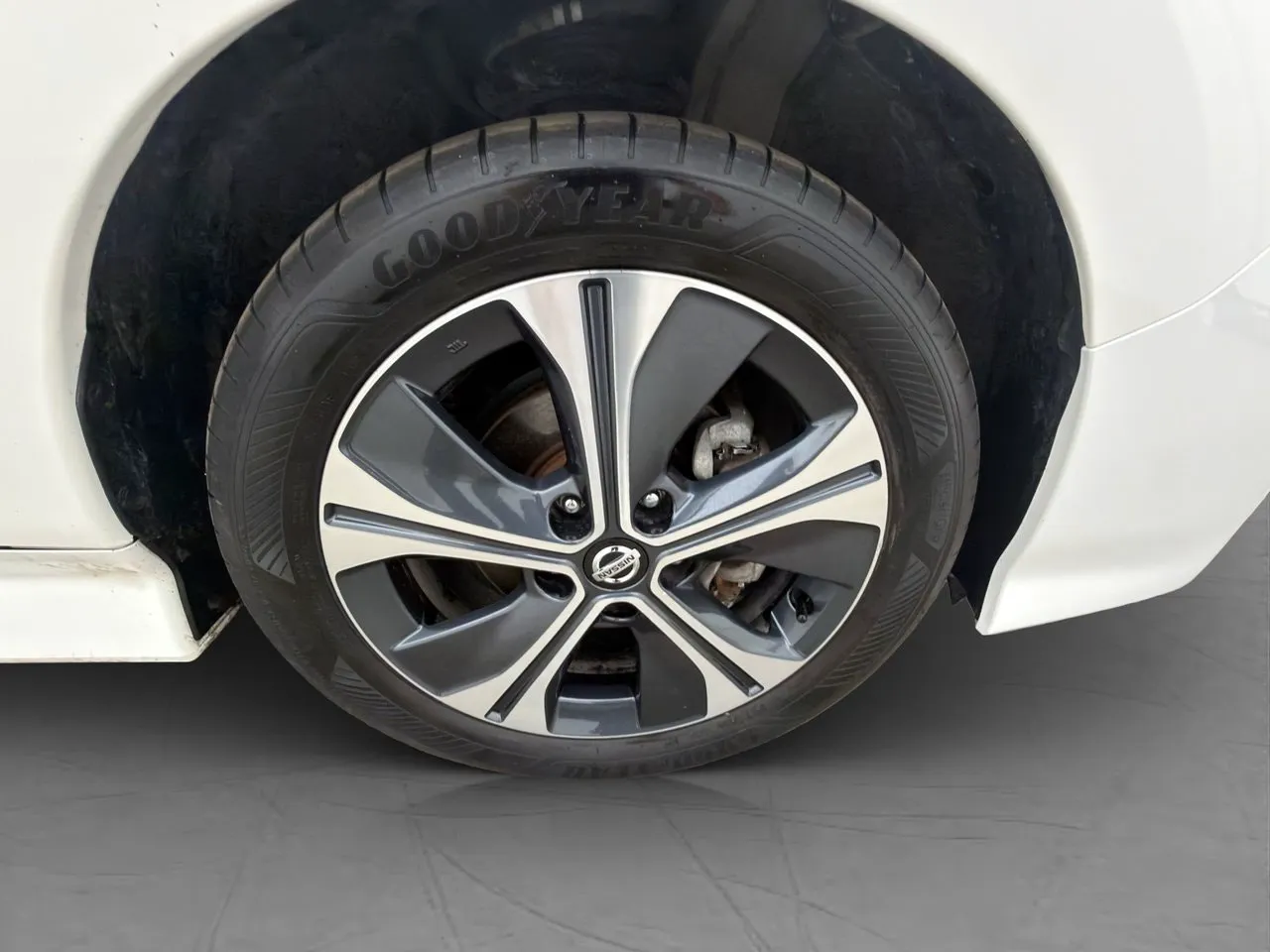 Vehicle image 32