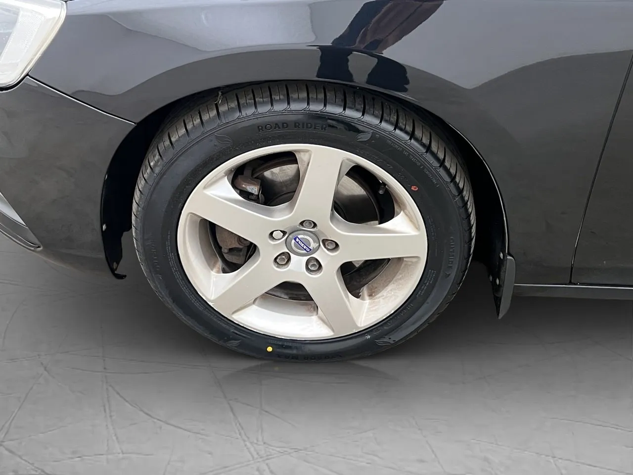 Vehicle image 30