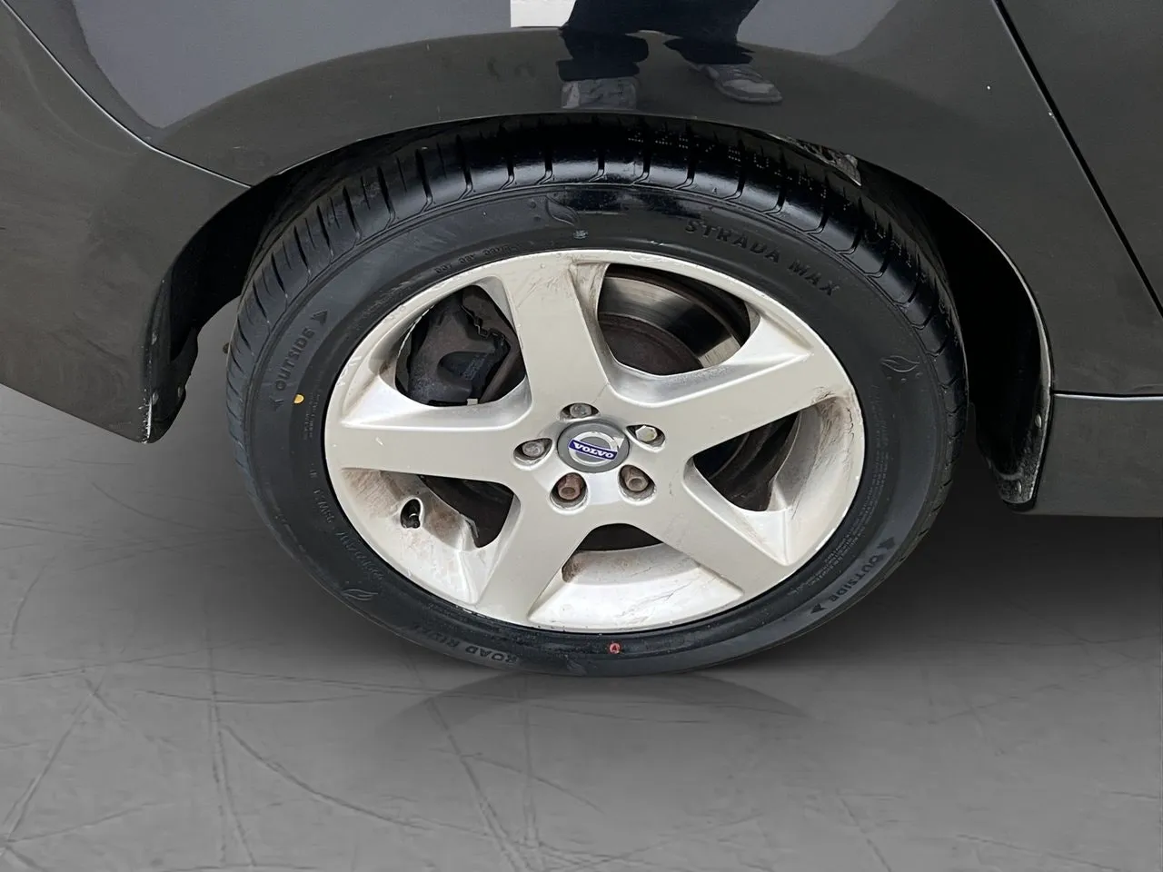 Vehicle image 32