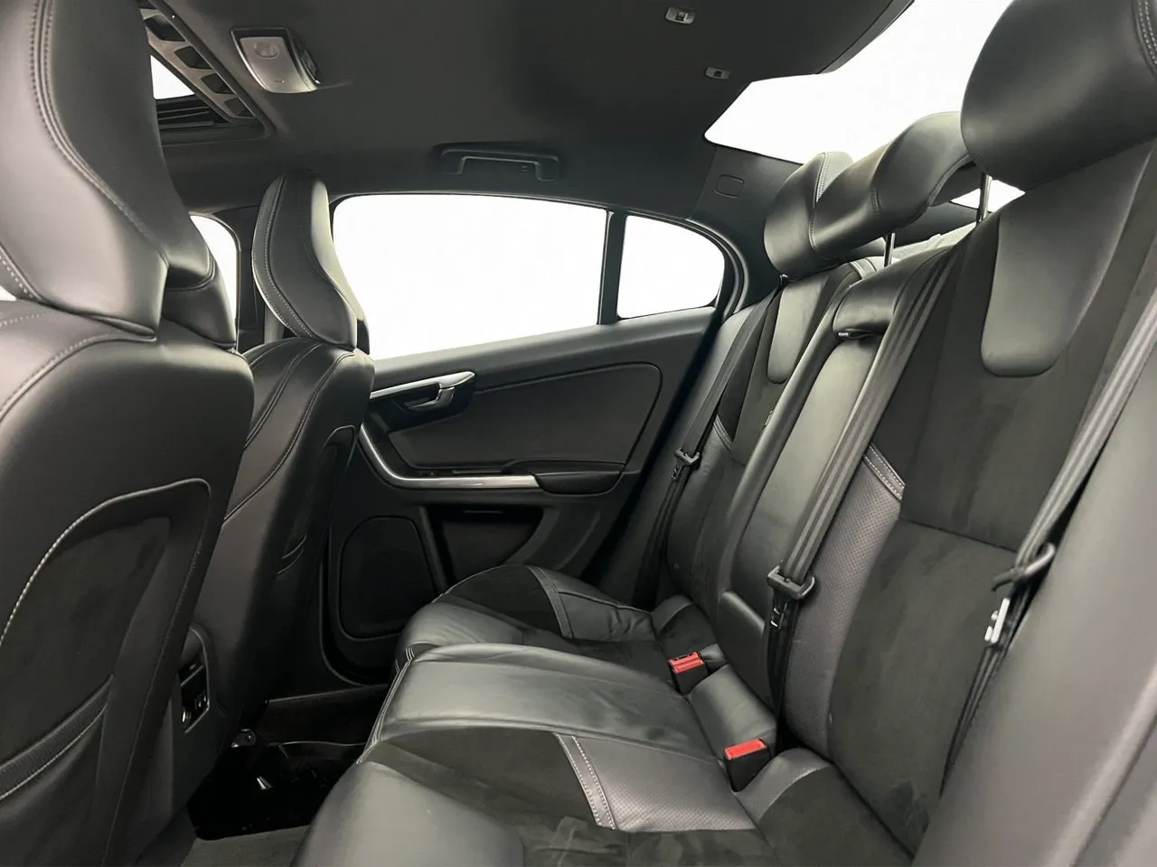 Vehicle image 28