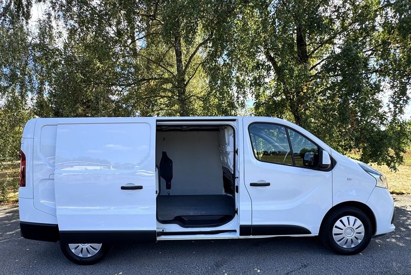 Nissan NV300 bild 2