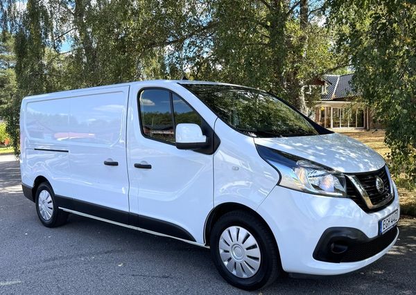 Nissan NV300 145 dCi Långt Skåp L2 Automat & Drag - 2022