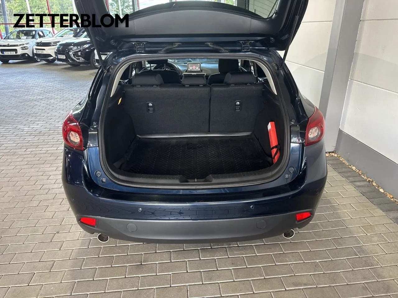 Vehicle image 5