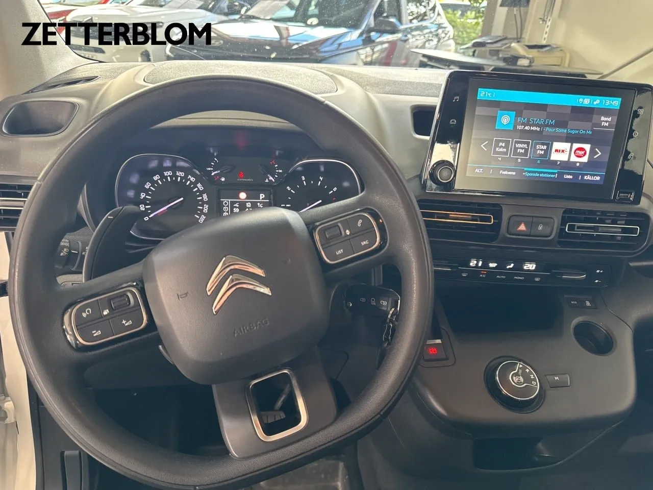 Vehicle image 11