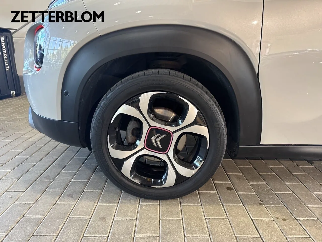 Vehicle image 12