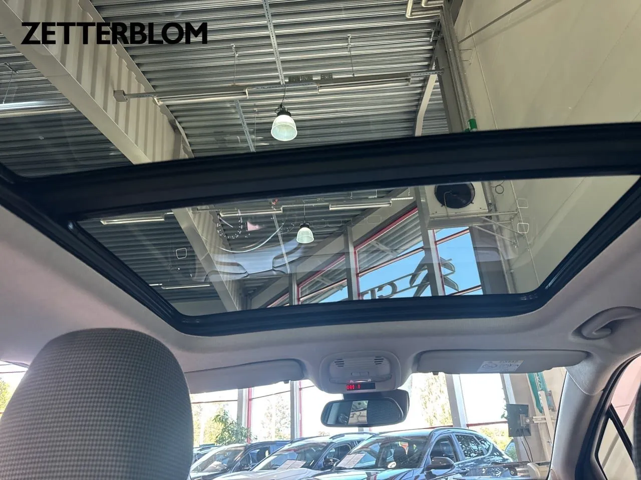 Vehicle image 14