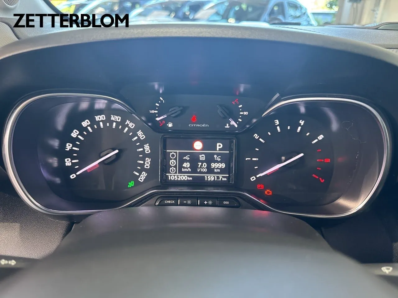 Vehicle image 10