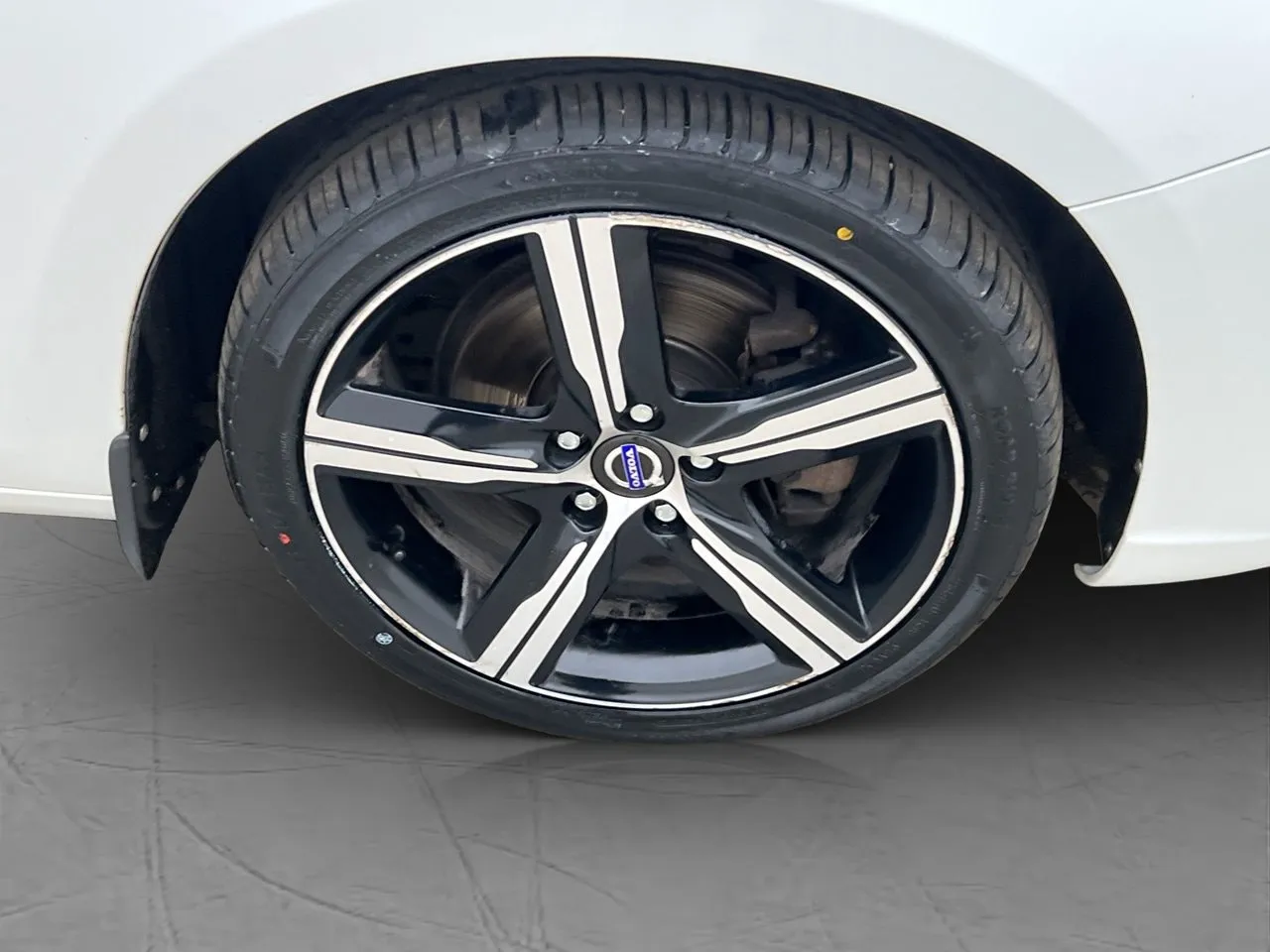 Vehicle image 33