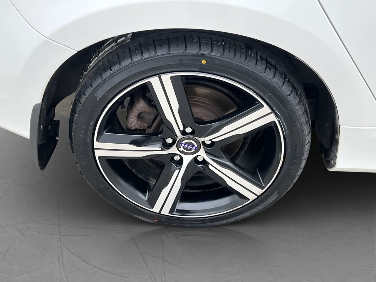 Vehicle image 32
