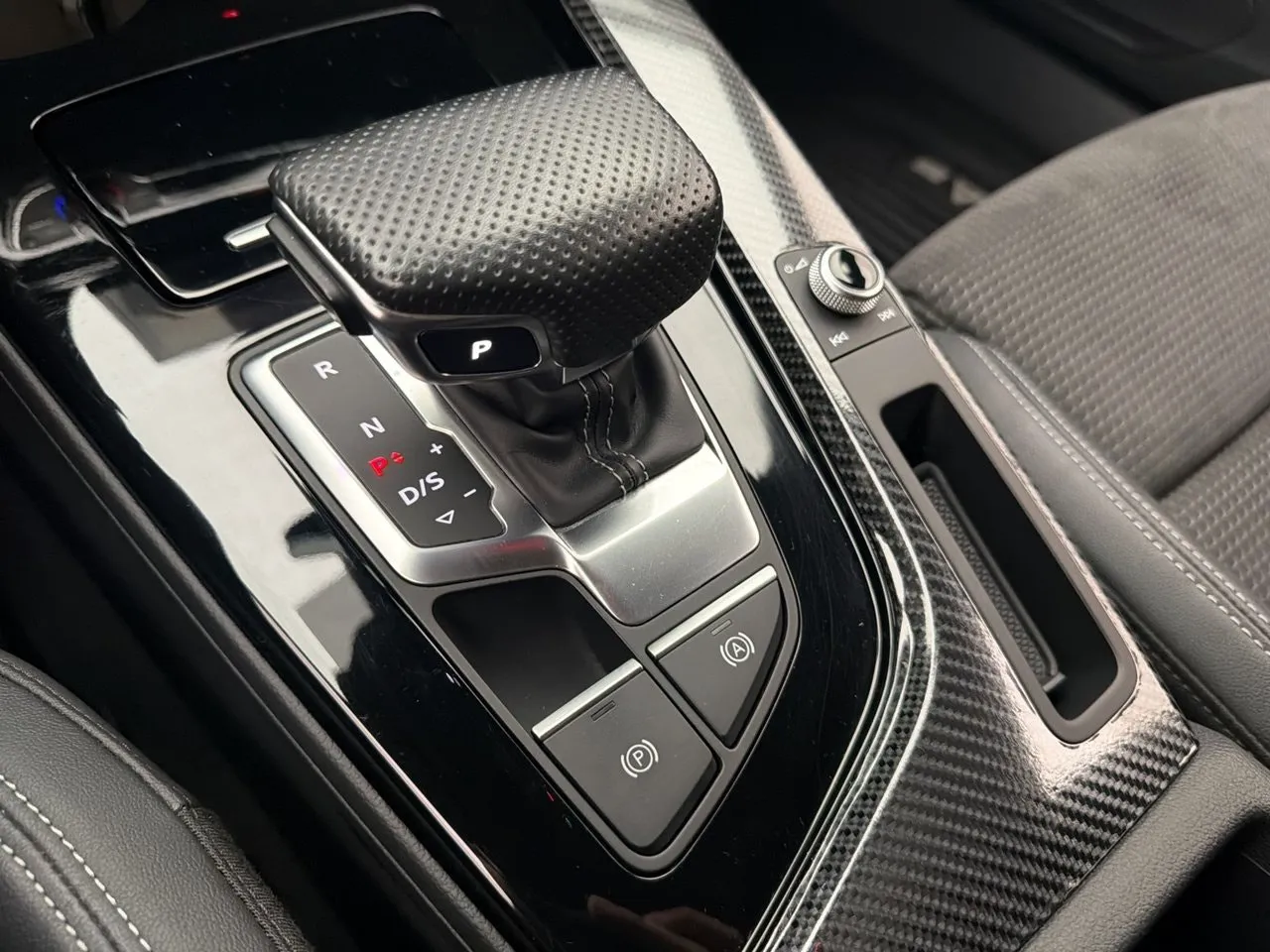 Vehicle image 24