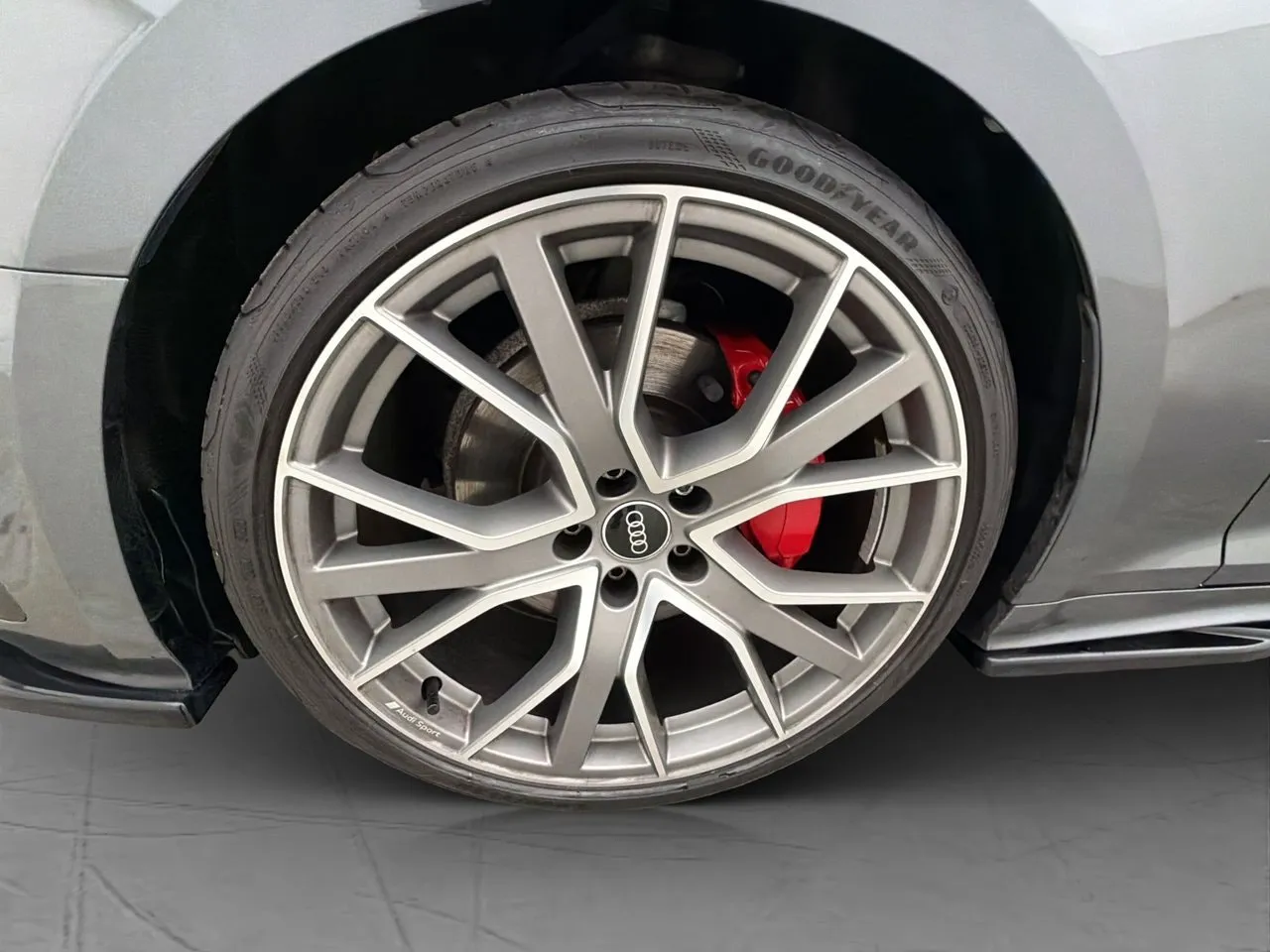 Vehicle image 32