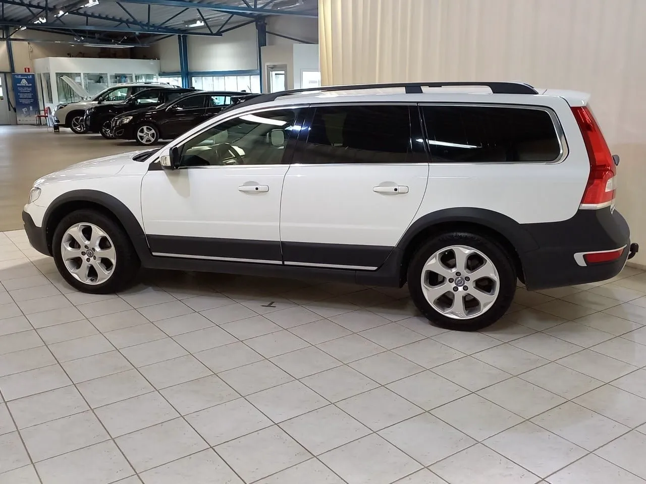 Vehicle image 7
