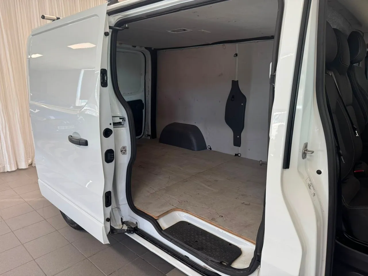 Vehicle image 23