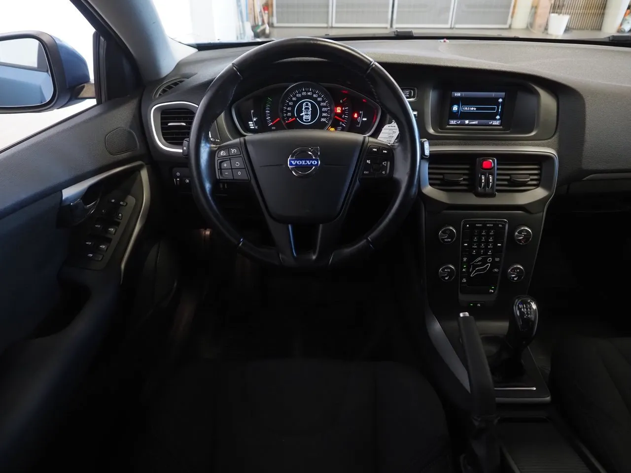 Vehicle image 14