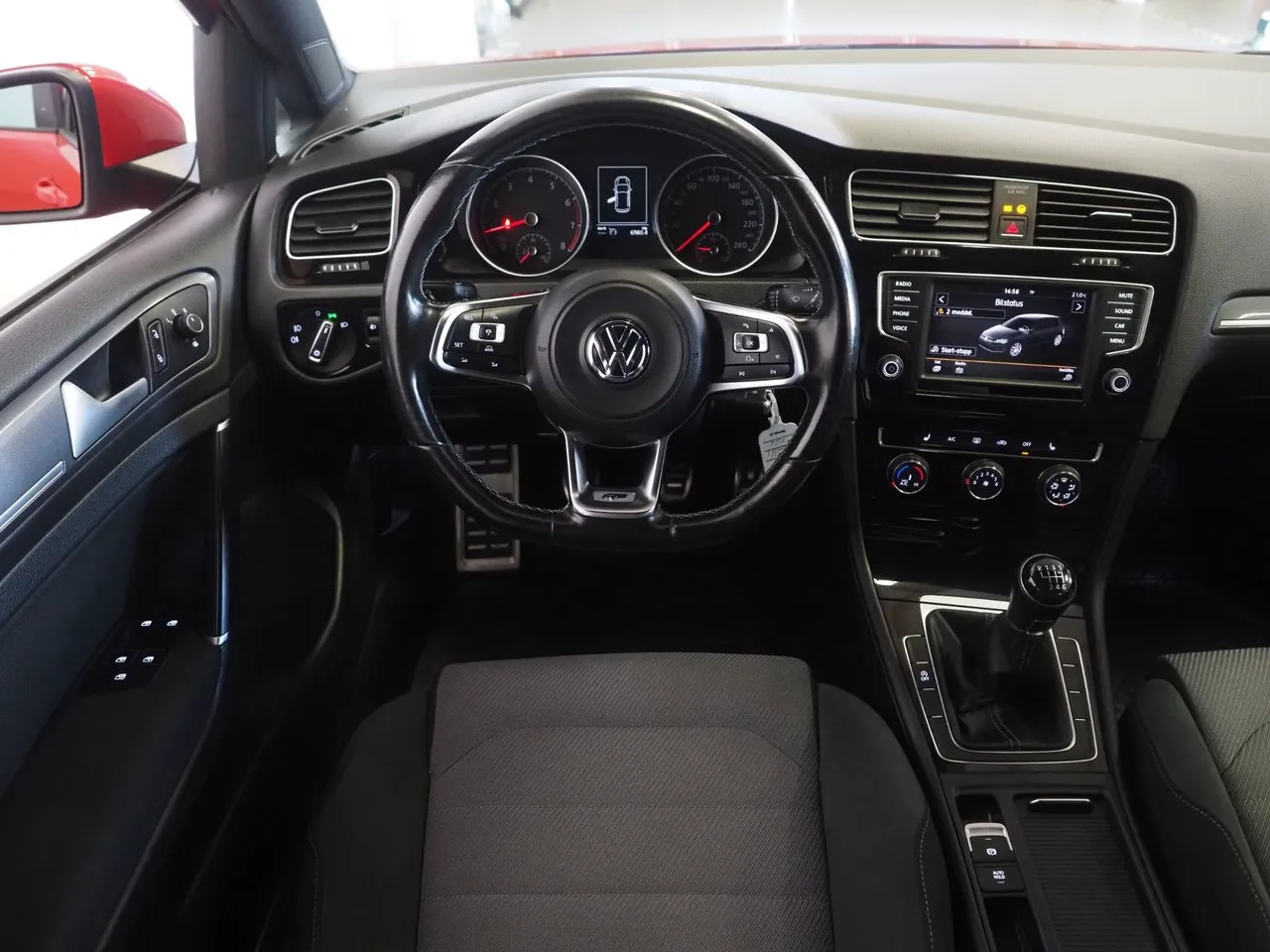 Vehicle image 15