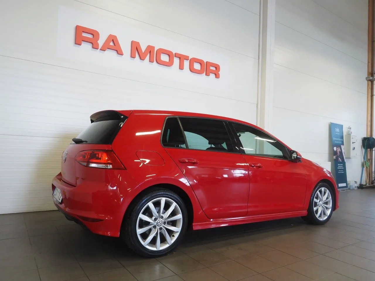 Vehicle image 4