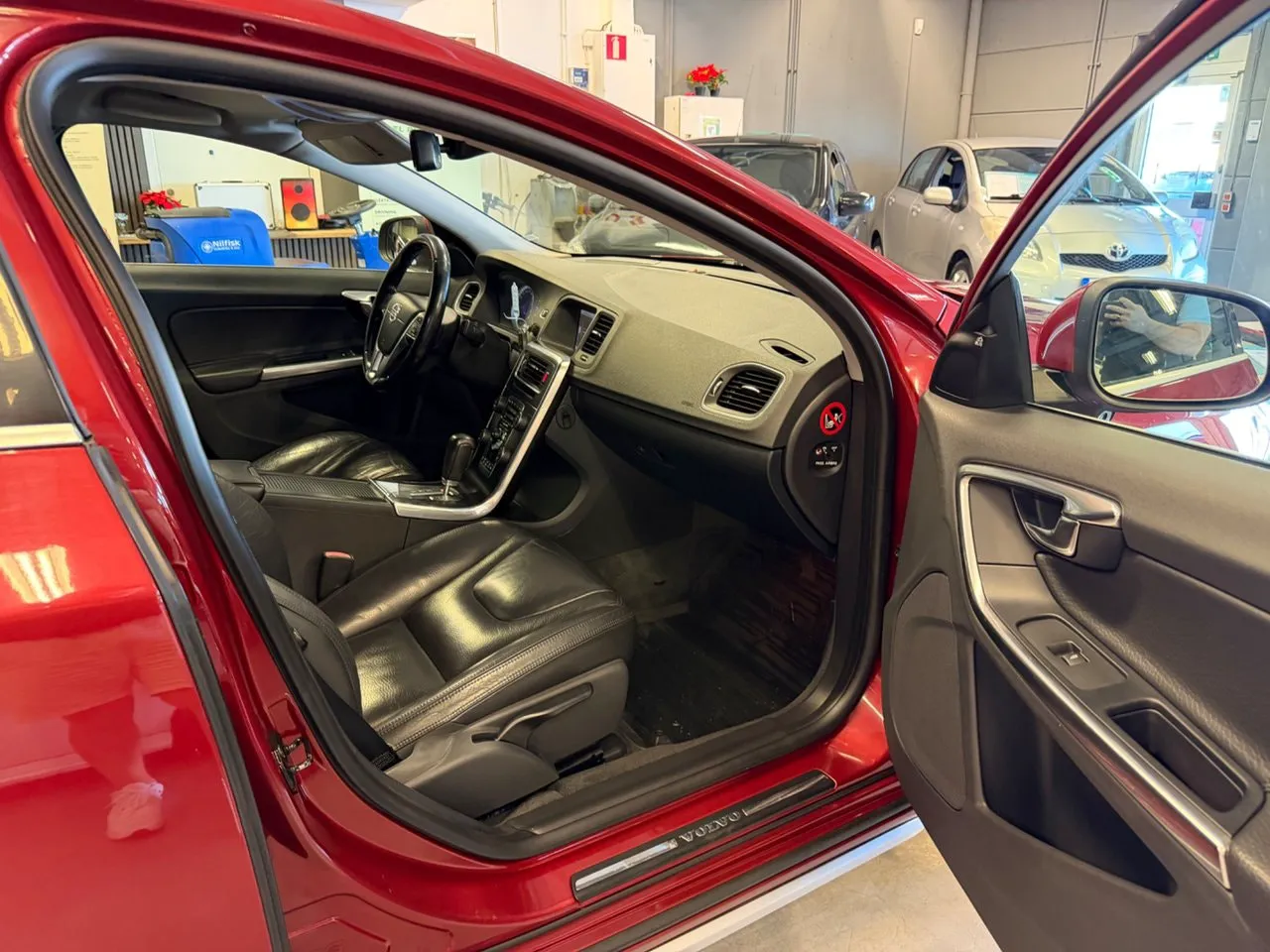 Vehicle image 18