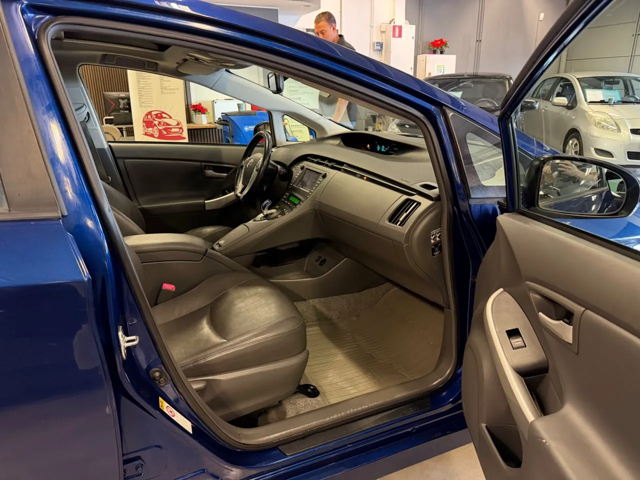 Vehicle image 15