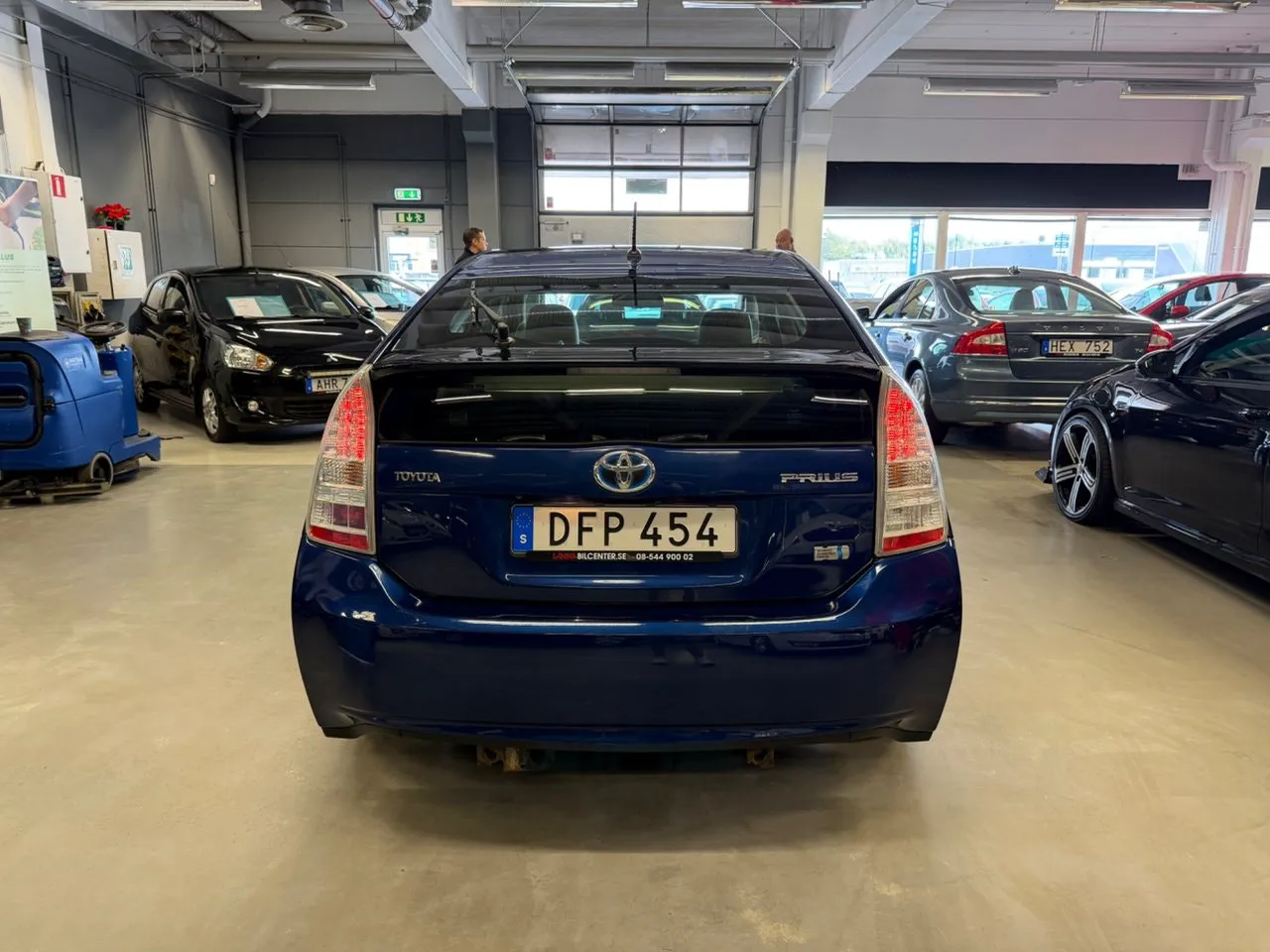 Vehicle image 4