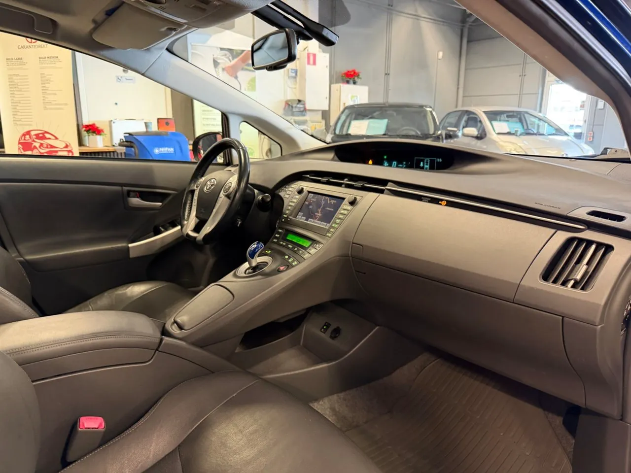 Vehicle image 16