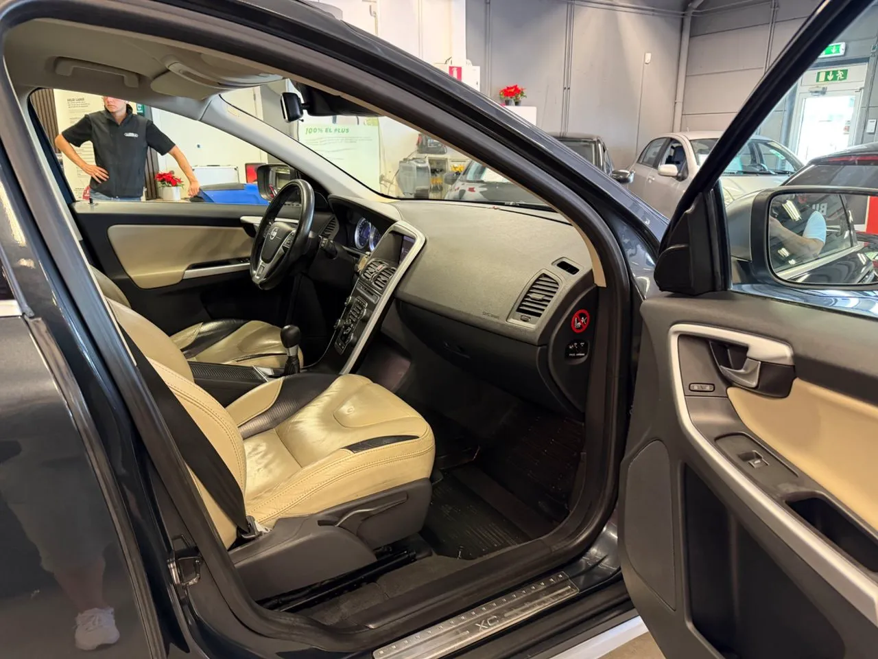 Vehicle image 15